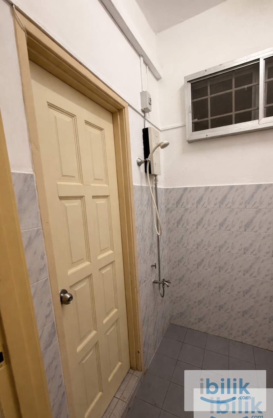 BU 4, downstairs large room available for rent - rm 700 - Image 4