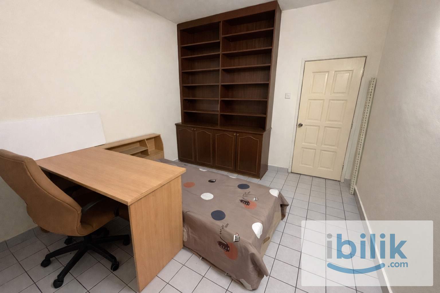 BU 4, downstairs large room available for rent - rm 700 - Image 2