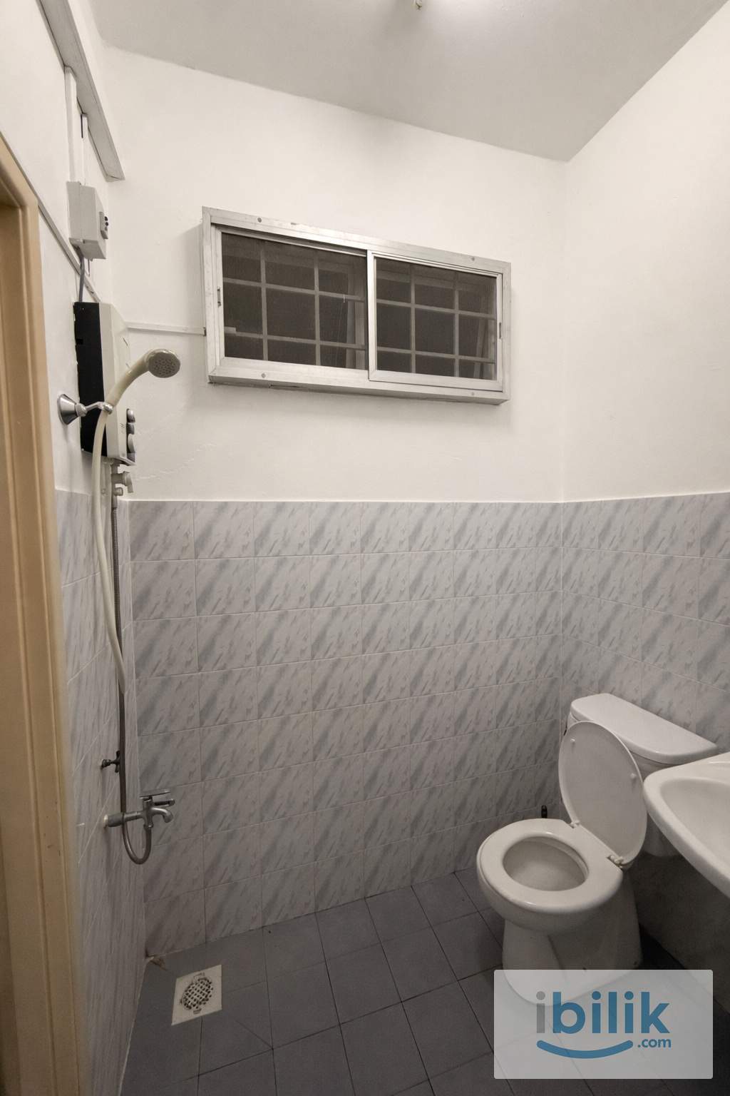 BU 4, downstairs large room available for rent - rm 700 - Image 3
