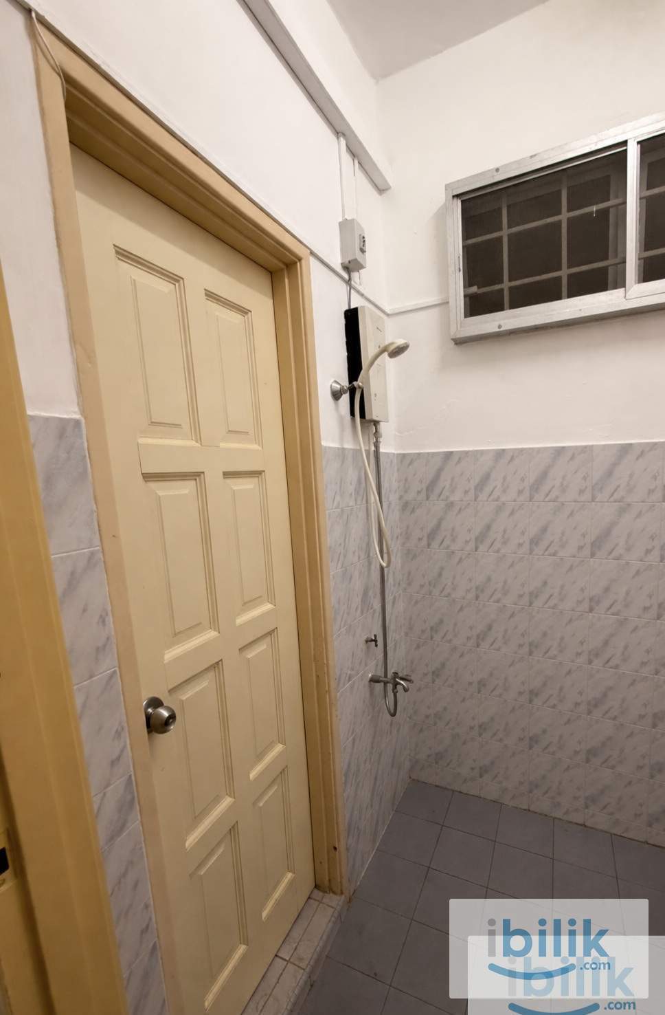 BU4 large room to let  - Image 3