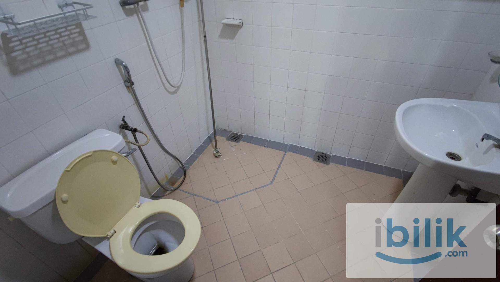 Bistari Condo Middle Room (R2) ALL FEMALE, PWTC LRT, Sunway Putra Mall - Image 3