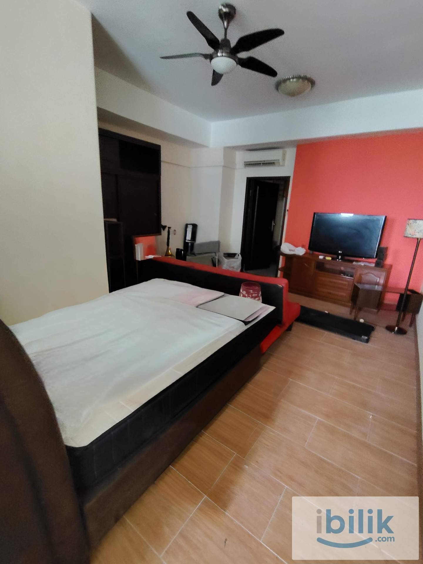KL Villa Putra Studio, LRT PWTC, Sunway Putra Mall, Putra Komuter Train Station - Image 3