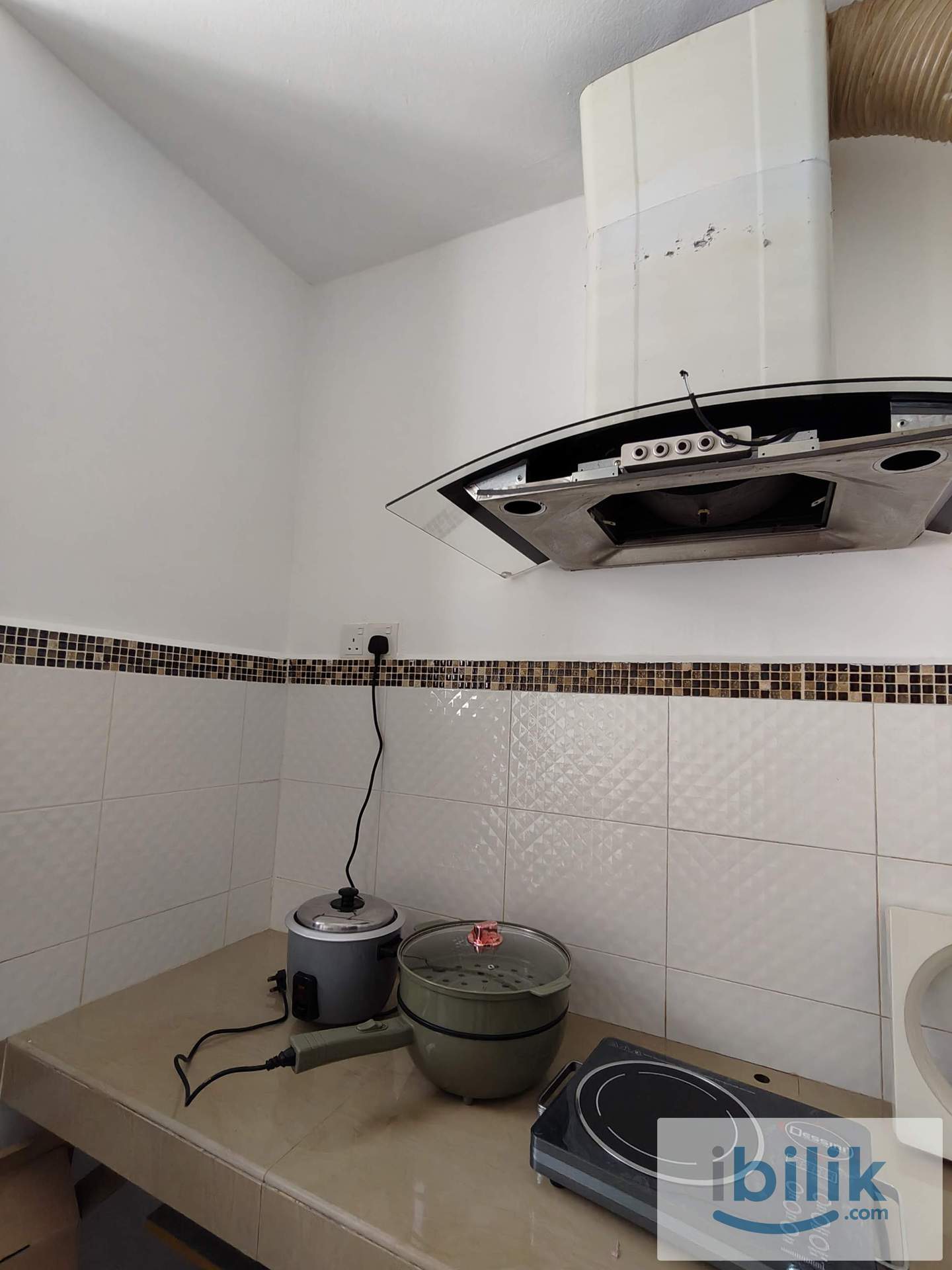KL Villa Putra Studio, LRT PWTC, Sunway Putra Mall, Putra Komuter Train Station - Image 6