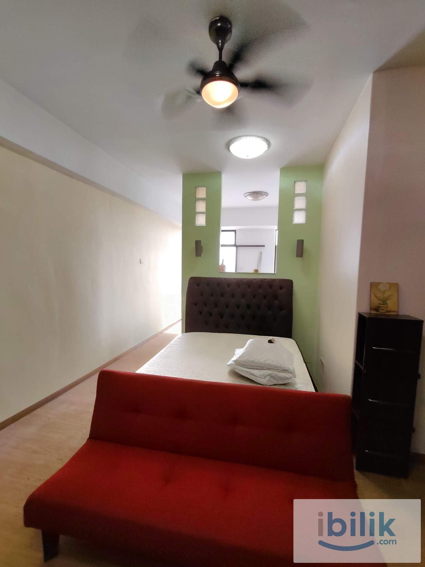 KL Villa Putra Studio, LRT PWTC, Sunway Putra Mall, Putra Komuter Train Station - Image 1
