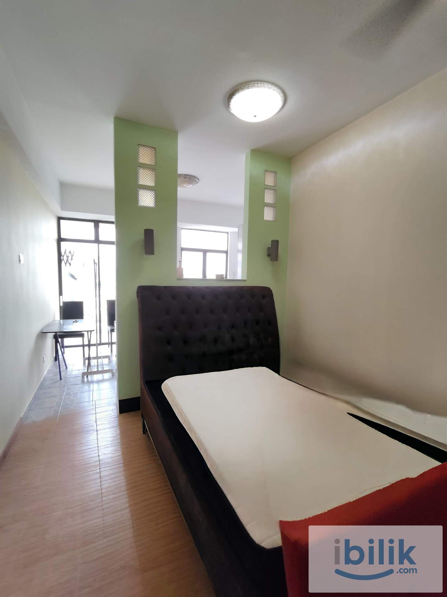 KL Villa Putra Studio, LRT PWTC, Sunway Putra Mall, Putra Komuter Train Station - Image 2