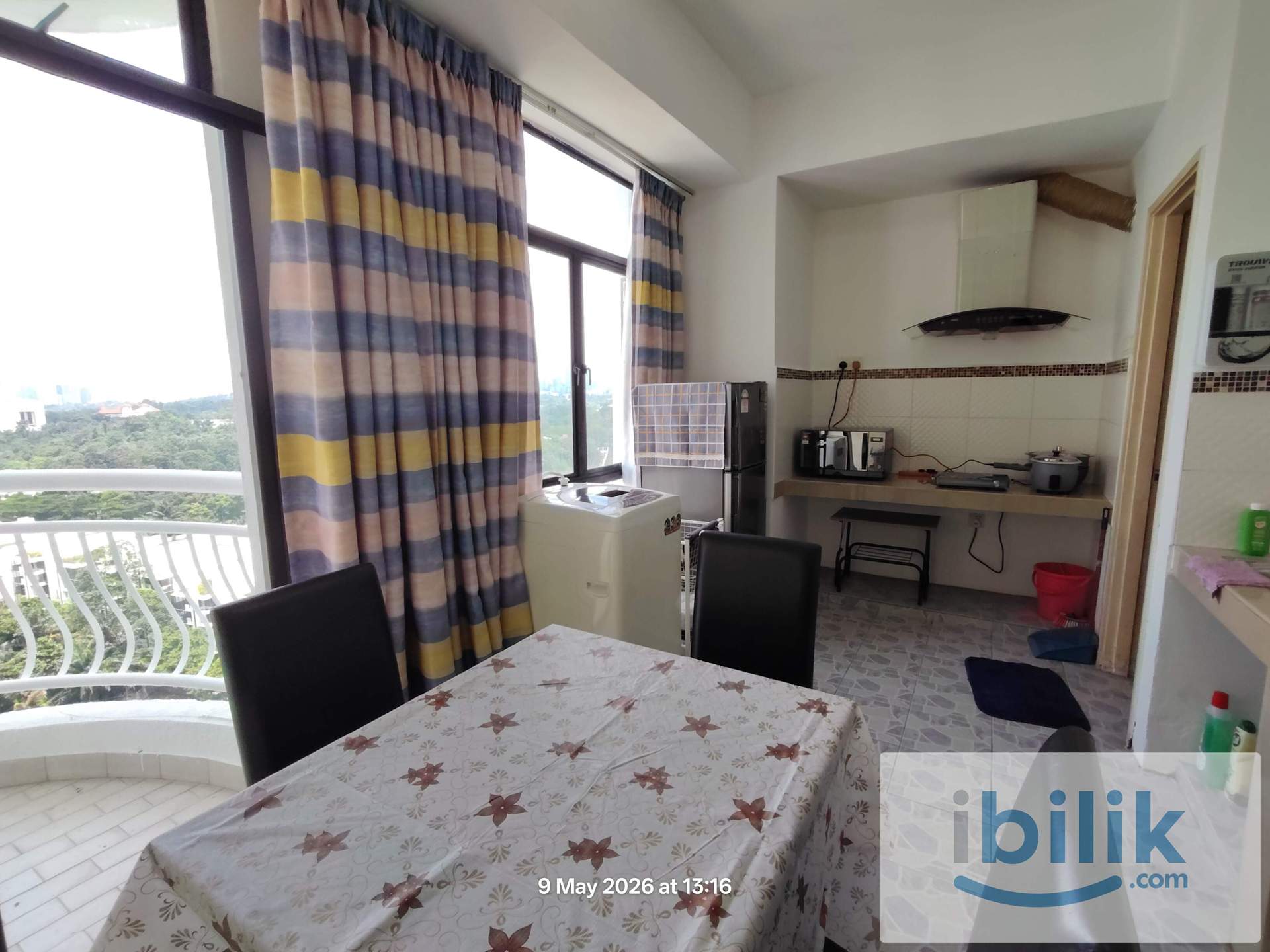 KL Villa Putra Studio, LRT PWTC, Sunway Putra Mall, Putra Komuter Train Station - Image 8