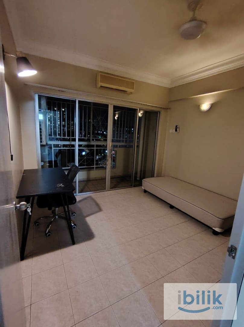 Cozy F/Furnish Medium Room with Balcony Ara Damansara PJ for rent  - Image 1