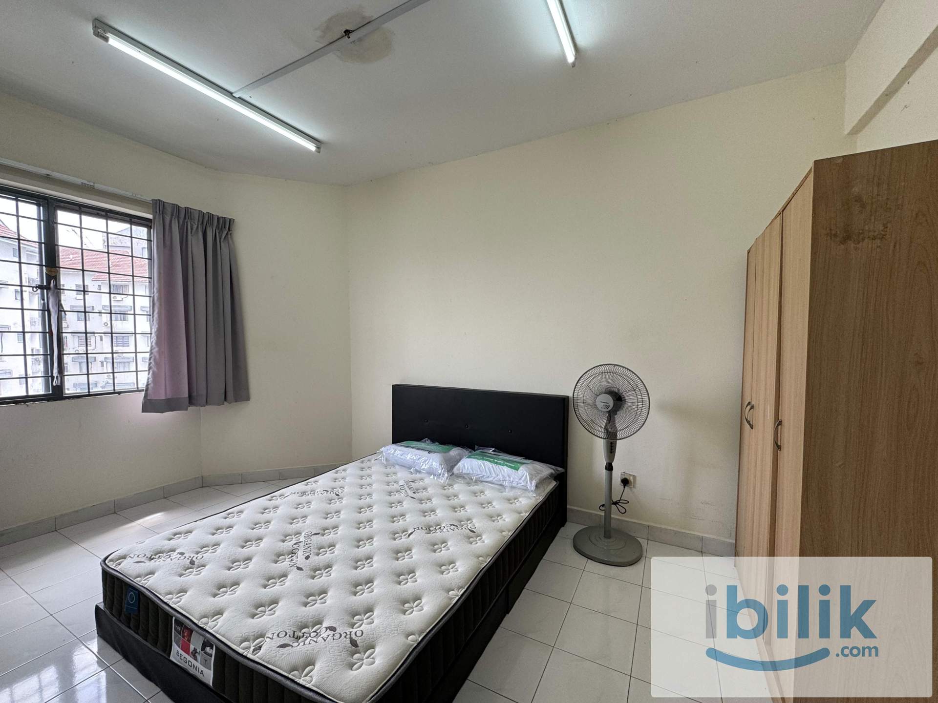 Middle Room at Seri Mas, Bandar Sri Permaisuri Cheras Taman Ikhsan Taman Ikan Emas Near MRT - Image 1
