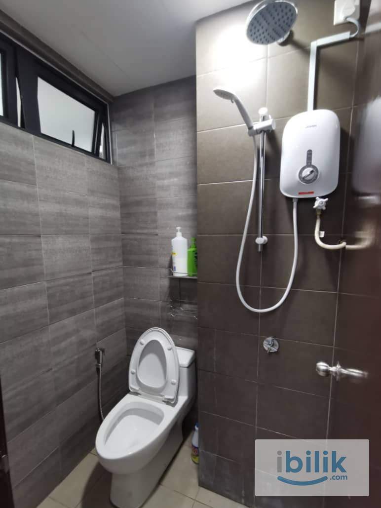 Middle Room at Symphony Tower, Balakong Batu 11 Cheras Balakong Near C180 The Mines - Image 4