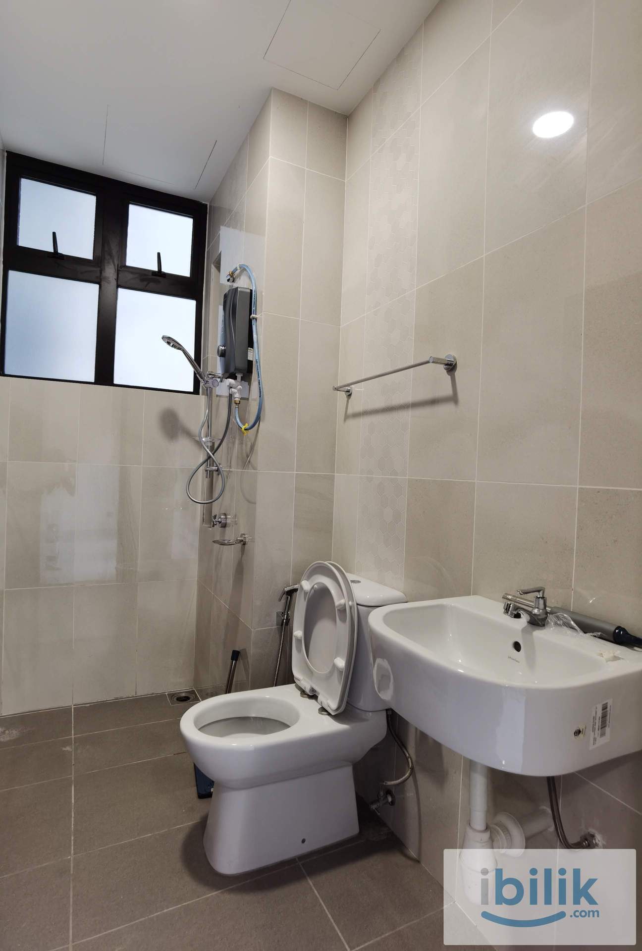 [Walking to MRT] Middle Room with Bathroom at J Dupion Residence, Cheras Taman Tenaga Taman Pertama Near HUKM - Image 4