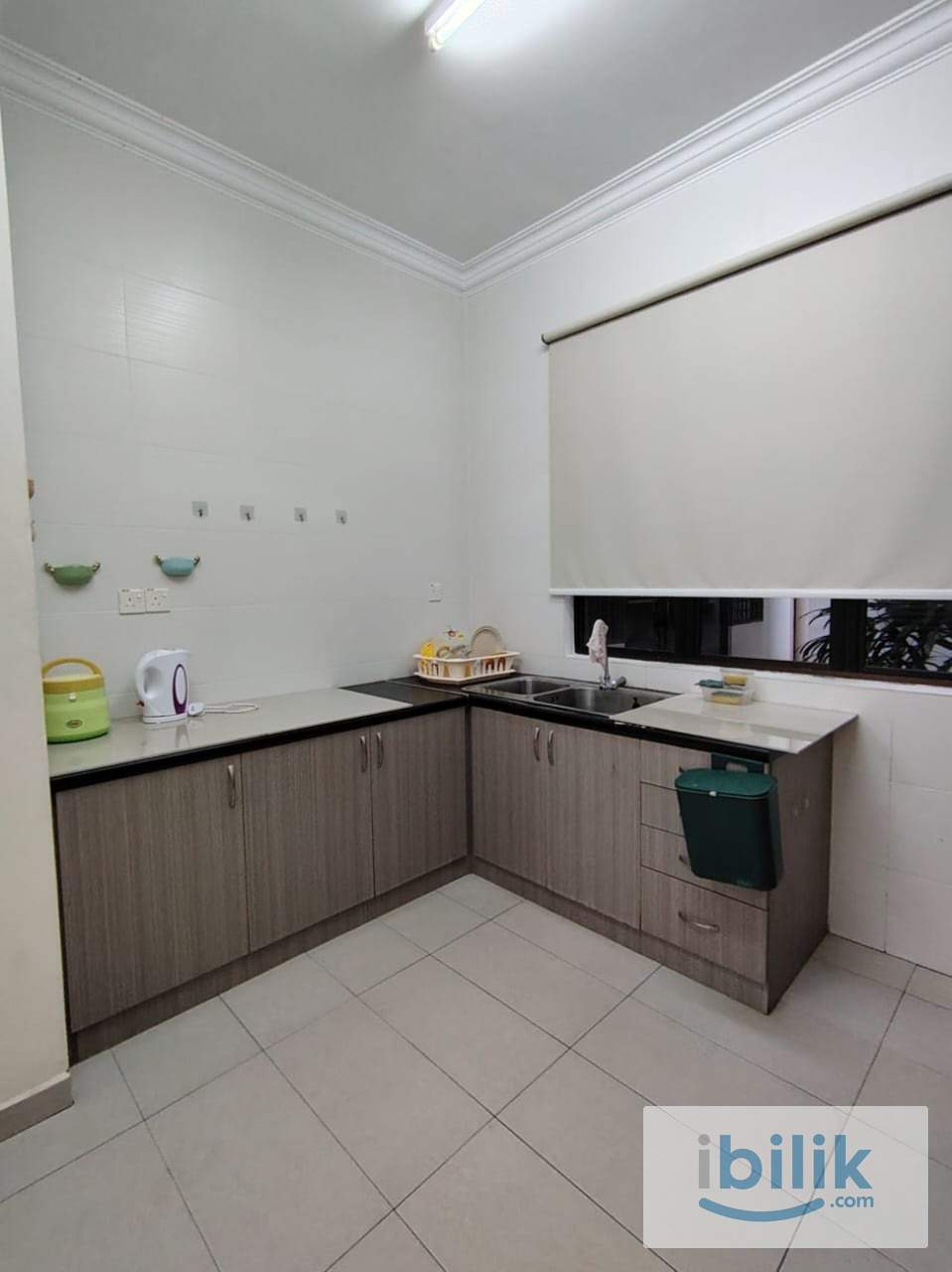 Middle room in condo for rent - Image 2