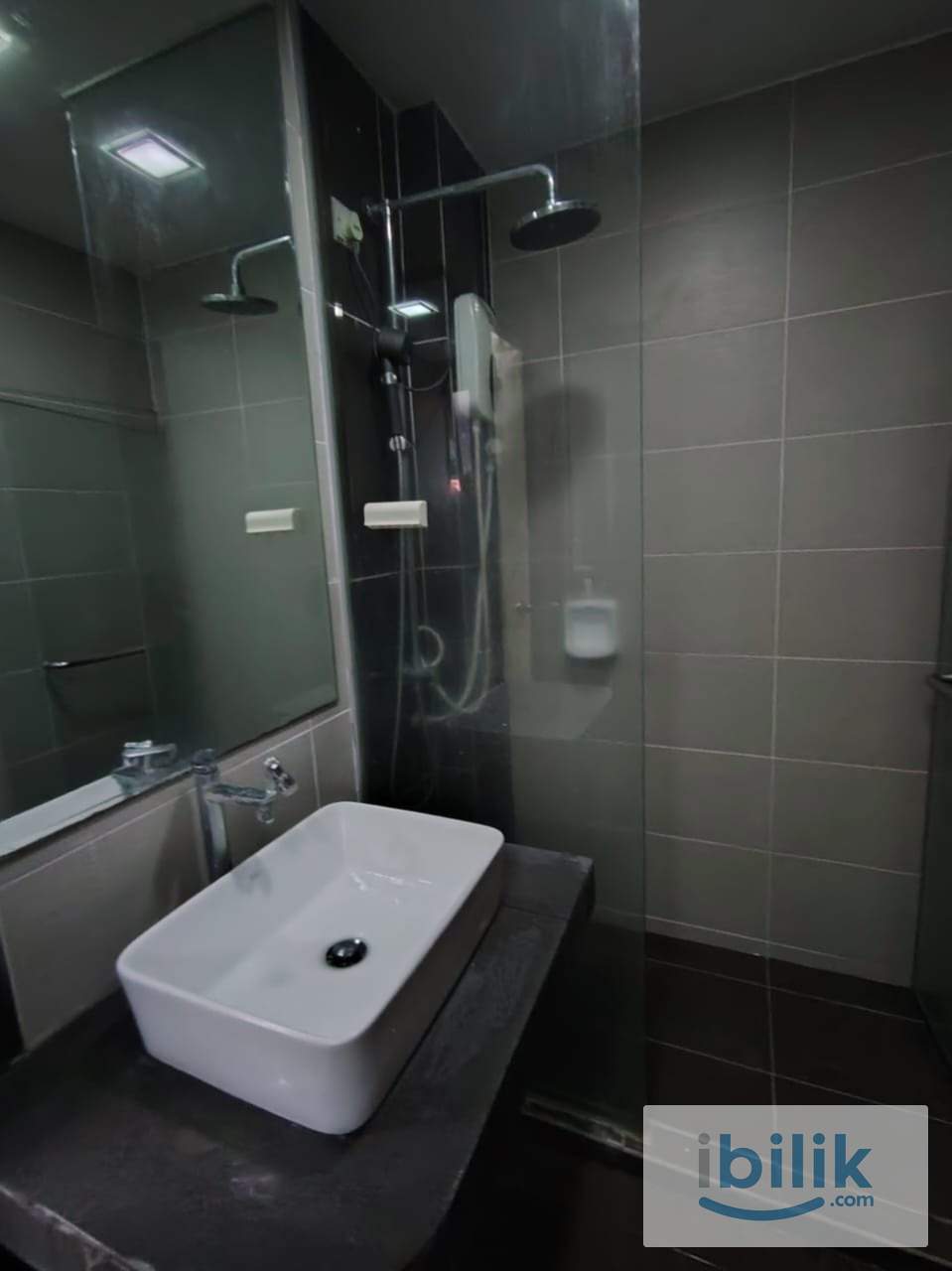 Middle room in condo for rent - Image 6