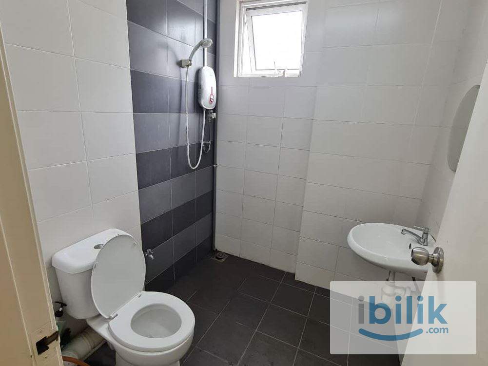 🌴🌟 Big Middle Room for Rent @ Georgetown 🌟🌴 - Image 4