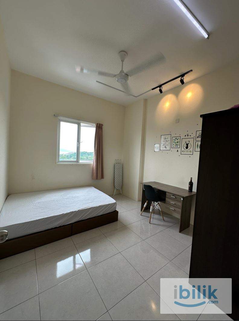 🌴🌟 Big Middle Room for Rent @ Georgetown 🌟🌴 - Image 1