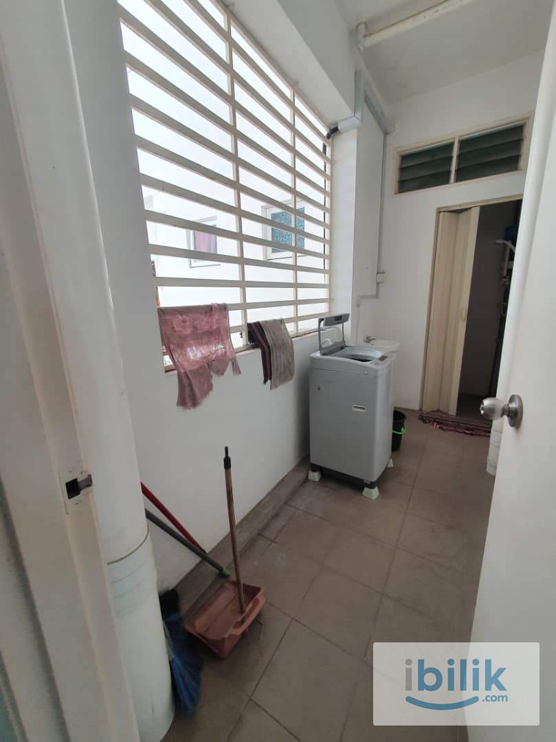 🌴🌟 Big Middle Room for Rent @ Georgetown 🌟🌴 - Image 3