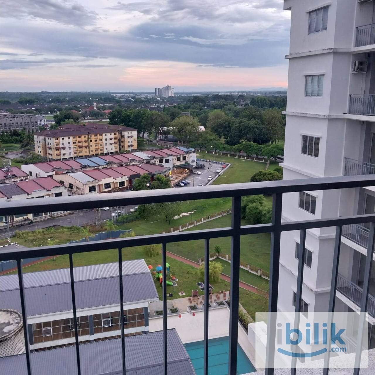Kampar Lake Condo 阳台房 UTAR TAR UMT 附近 Queen床 明亮通风 合租房 全套家具 - Image 3
