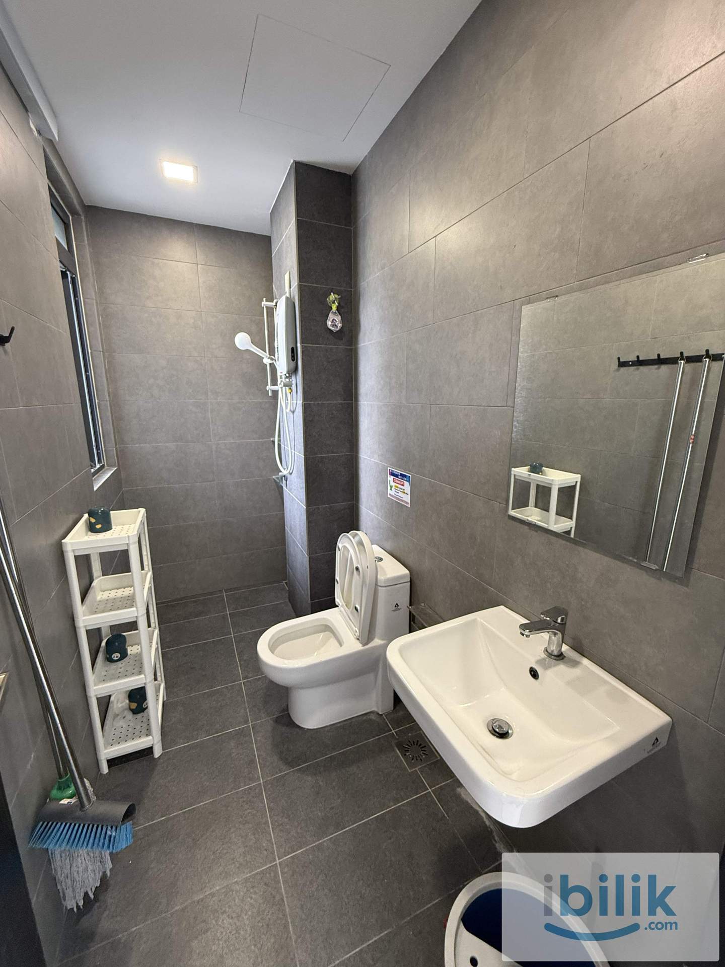 Neu Suites Ampang Female Room for Rent Near KLCC | Jelatek LRT | Fully Furnished Medium Room - Image 4