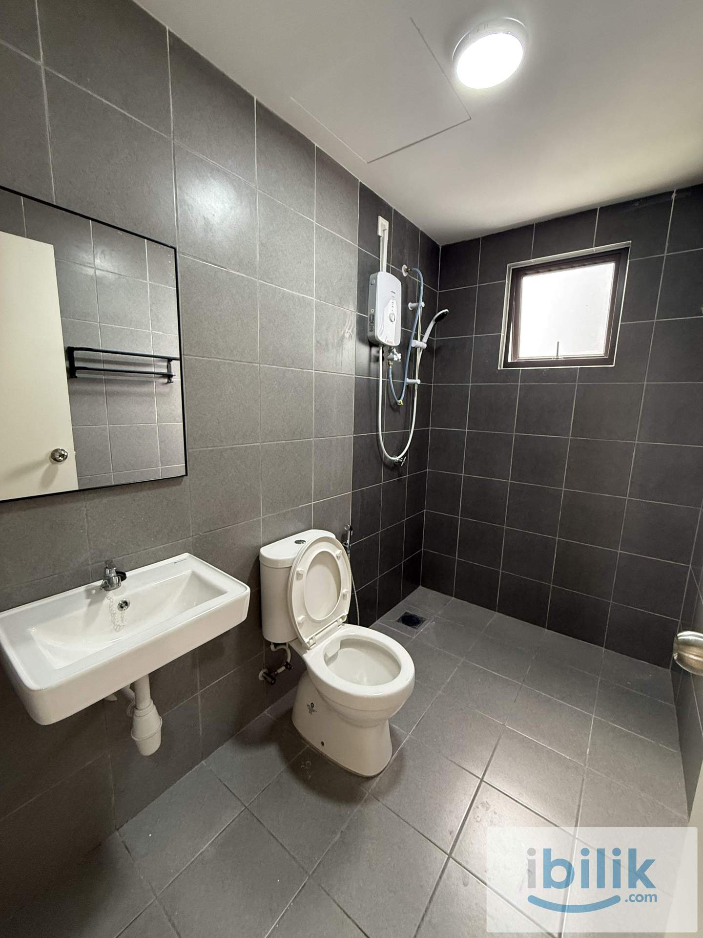 Vierra Residence Kinrara Bukit Jalil Master Room with Private Bathroom | Fully Furnished Condo | Near LRT - Image 3