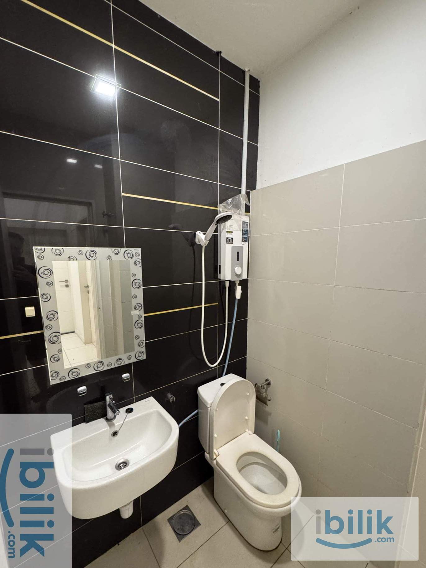 SkyPod Residence Puchong Medium Room with Linked Bathroom | Near LRT | Fully Furnished - Image 5