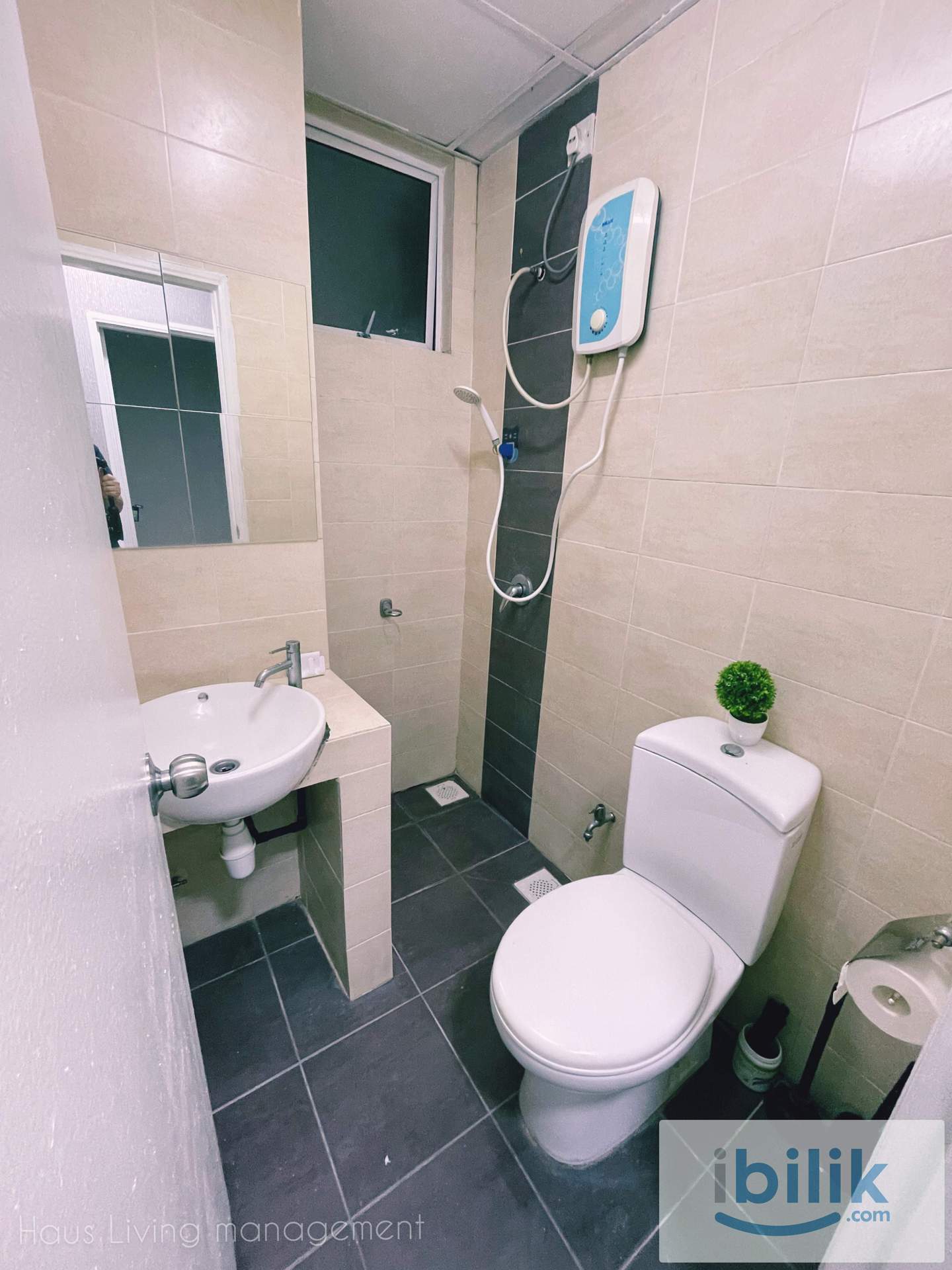 (Female Unit)Middle Room at Cova Suites, Kota Damansara - Image 3