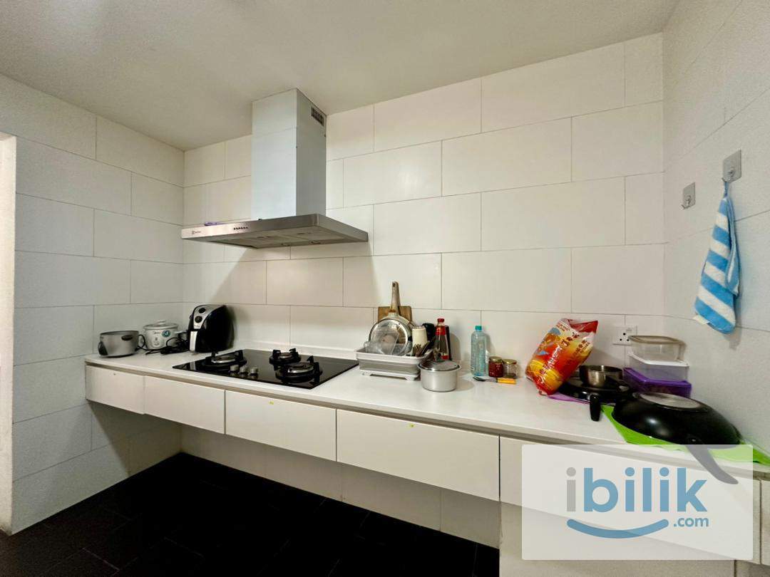 Middle Room at SQWhere, Sungai Buloh, MRT Linked - Image 4