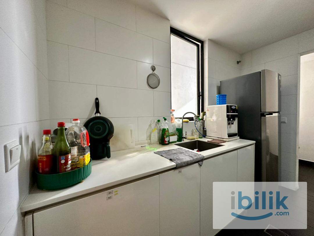 Middle Room at SQWhere, Sungai Buloh, MRT Linked - Image 3