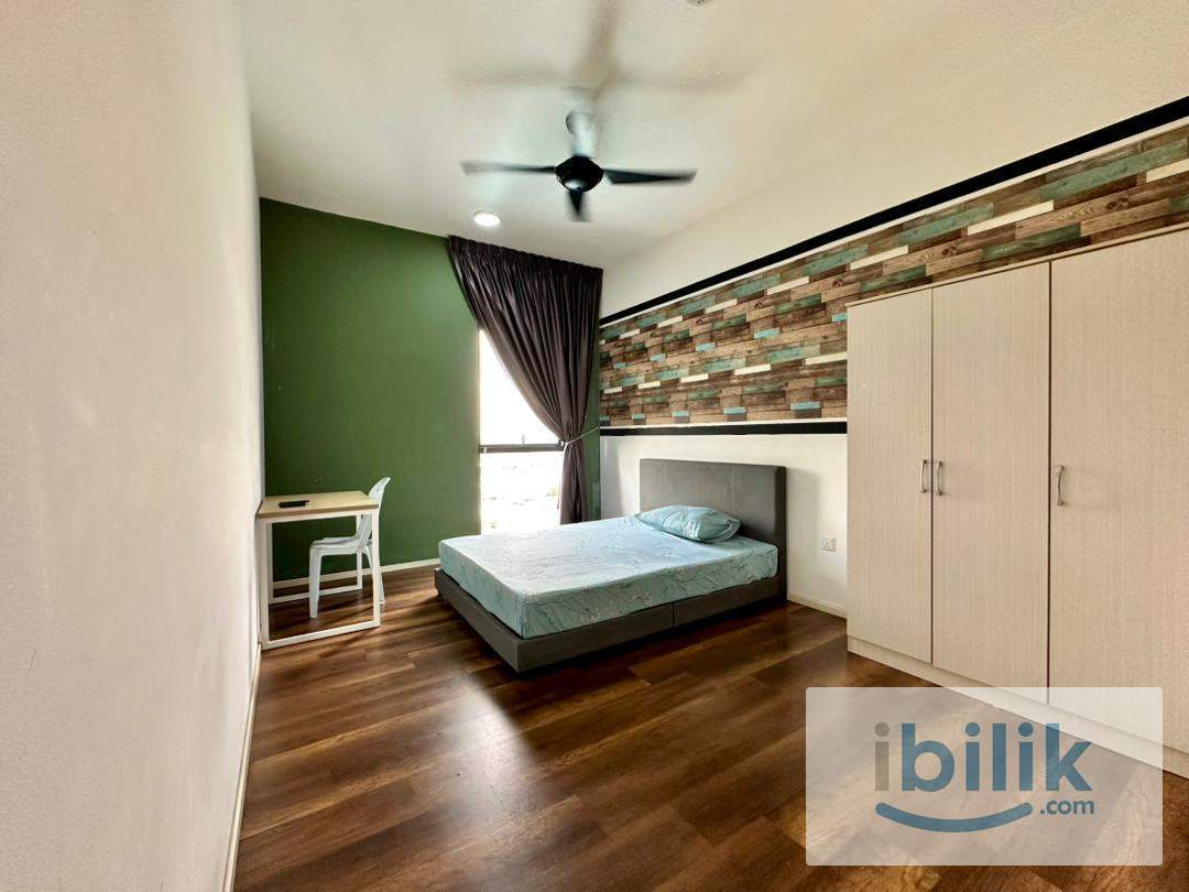 Middle Room at SQWhere, Sungai Buloh, MRT Linked - Image 2