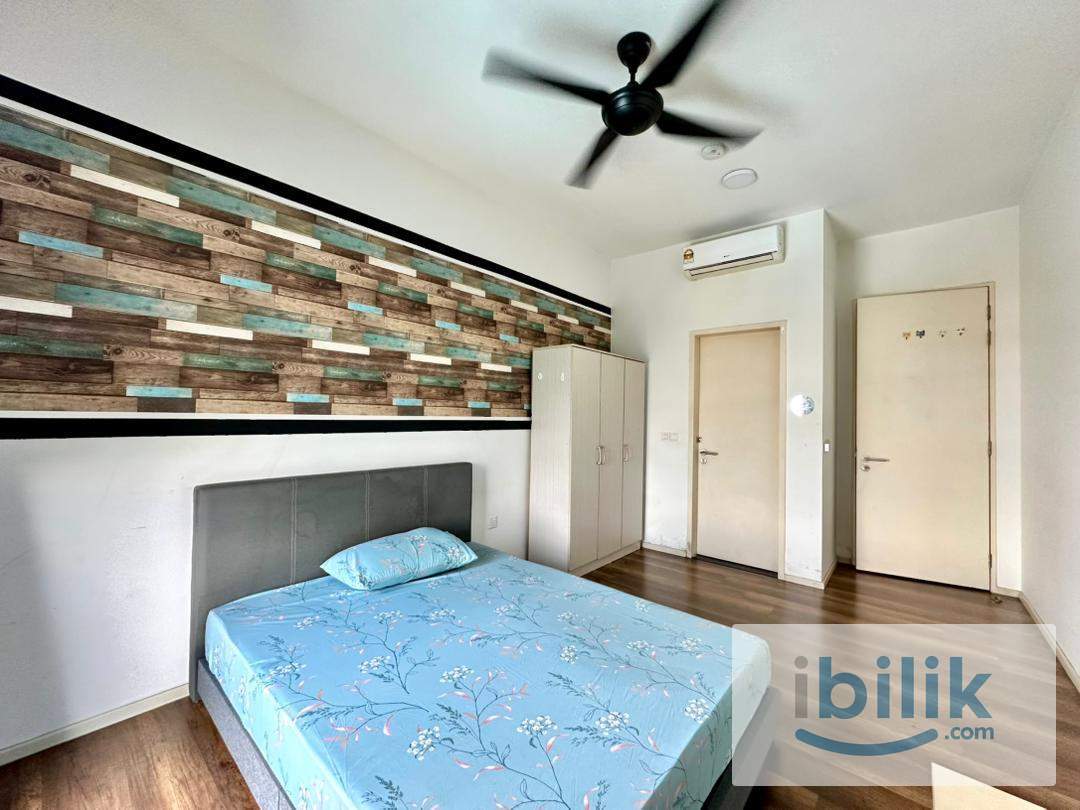 Middle Room at SQWhere, Sungai Buloh, MRT Linked - Image 1