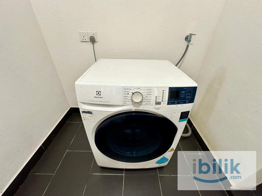 Middle Room at SQWhere, Sungai Buloh, MRT Linked - Image 6