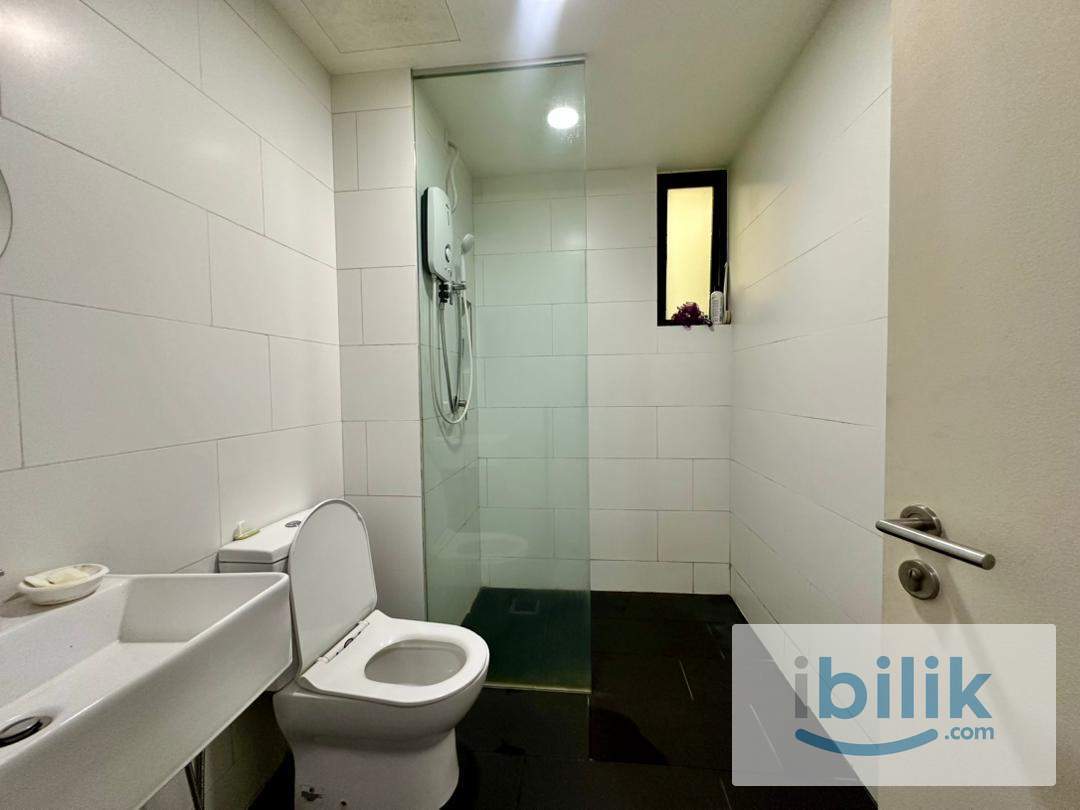 Middle Room at SQWhere, Sungai Buloh - Image 1
