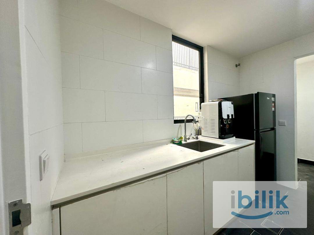 Middle Room at SQWhere, Sungai Buloh, MRT Linked - Image 2