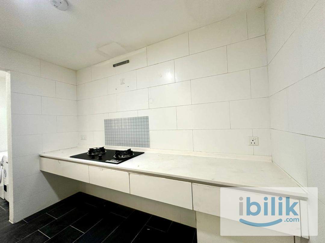 Middle Room at SQWhere, Sungai Buloh, MRT Linked - Image 4