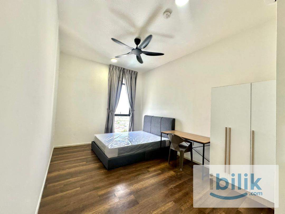 Middle Room at SQWhere, Sungai Buloh, MRT Linked - Image 1