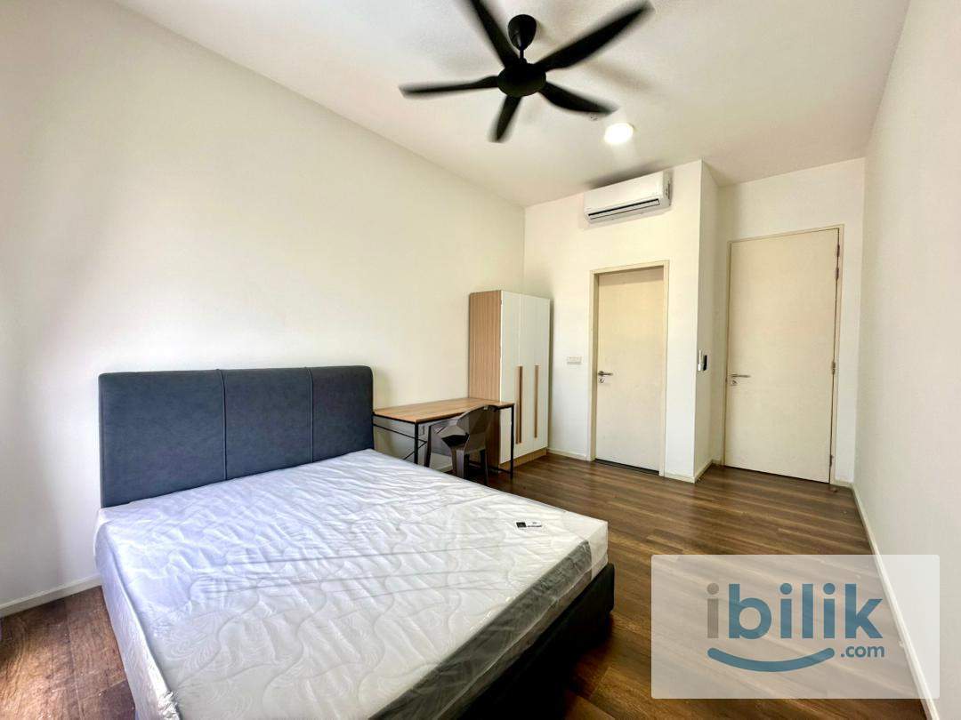 Middle Room at SQWhere, Sungai Buloh, MRT Linked - Image 5