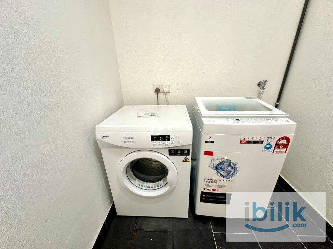 Middle Room at SQWhere, Sungai Buloh, MRT Linked - Image 3