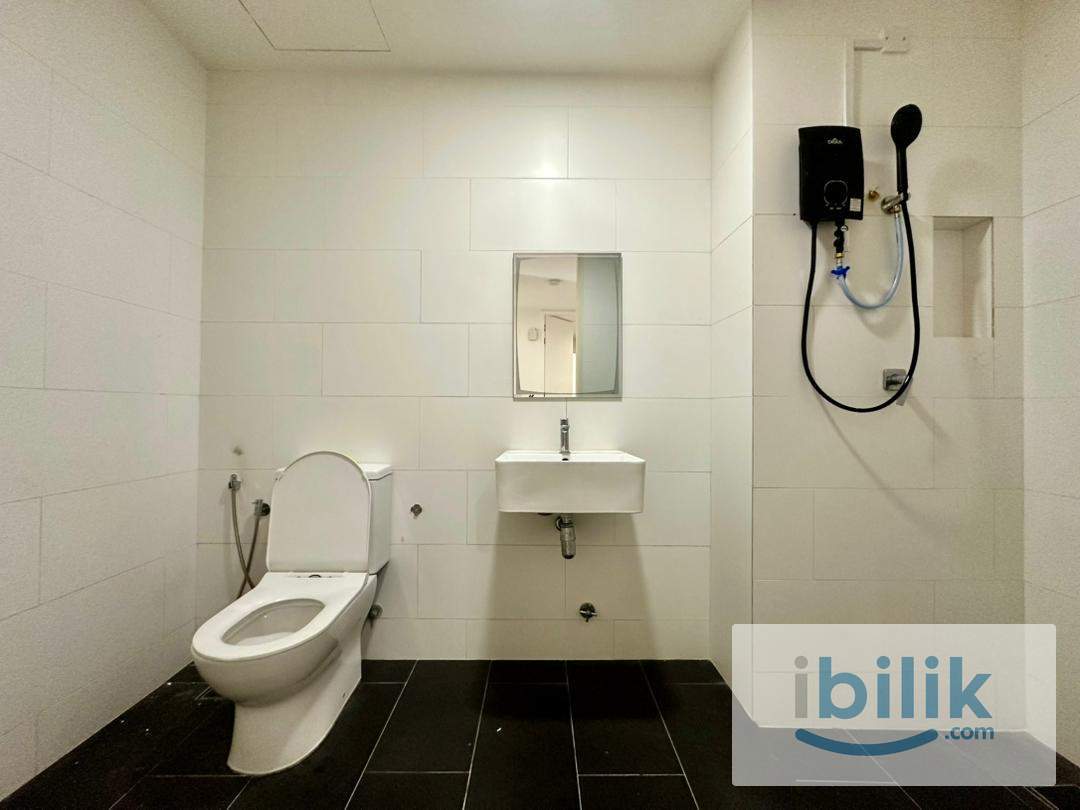 Middle Room at SQWhere, Sungai Buloh, MRT Linked - Image 7