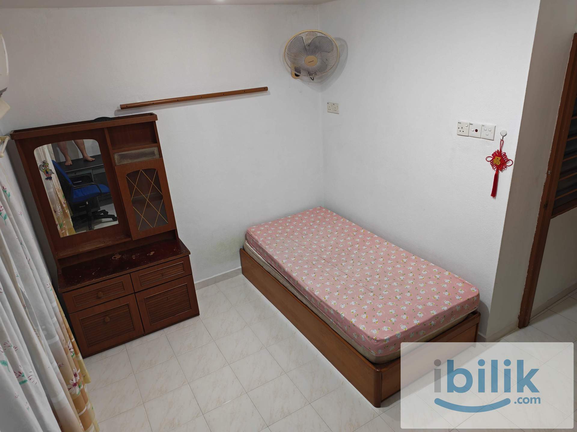 Air-cond Room at Island Glades for rent - Image 1