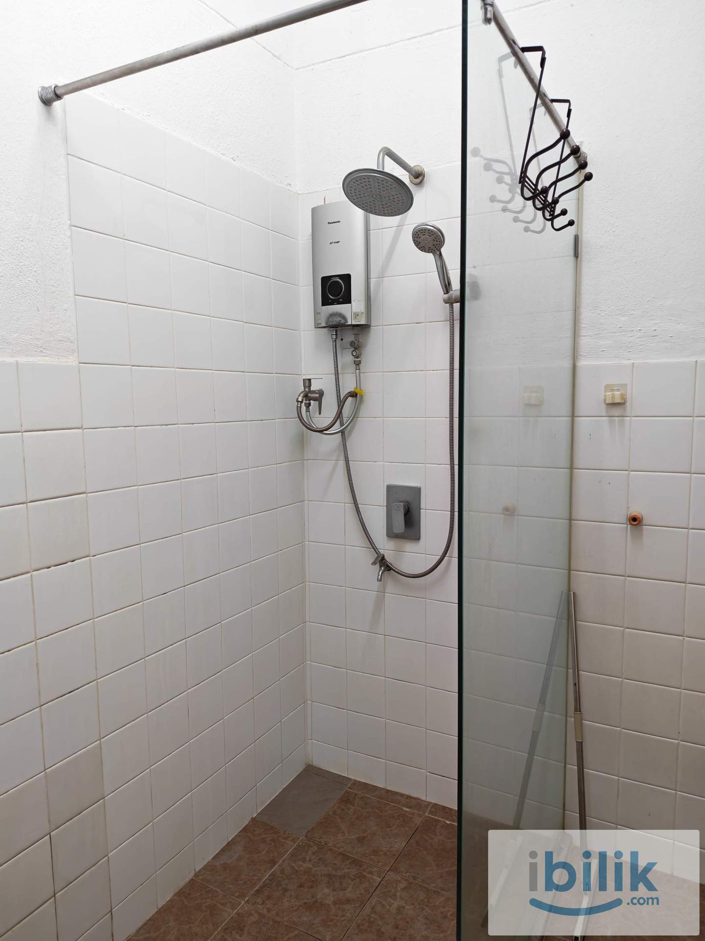 Air-cond Room at Island Glades for rent - Image 3