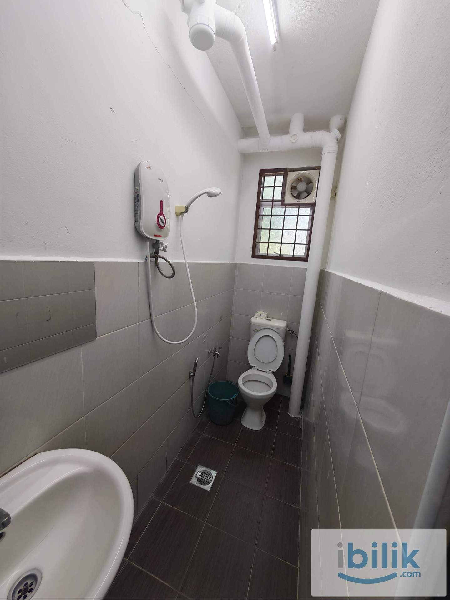 Master Room at Puchong Perdana - Image 4