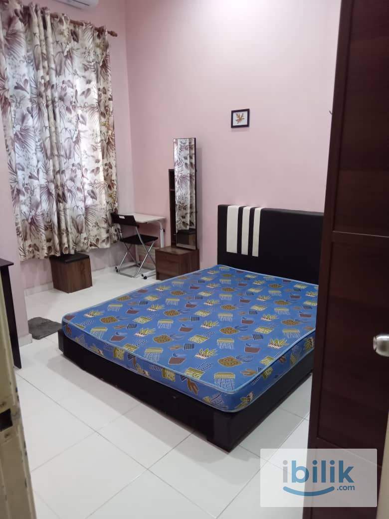 Cozy Middle Aircon Room with Attached Toilet - Image 5