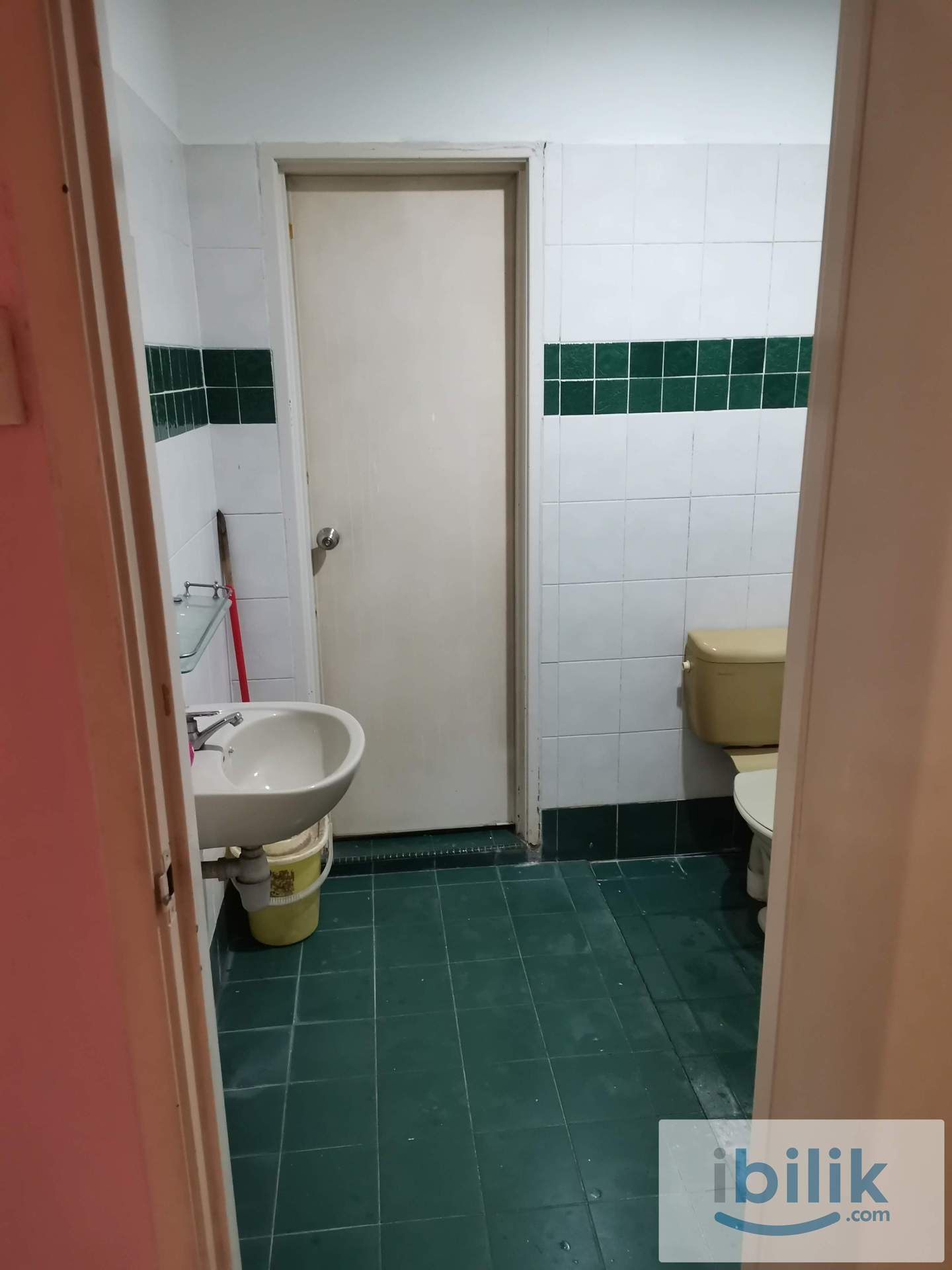 Cozy Middle Aircon Room with Attached Toilet - Image 2