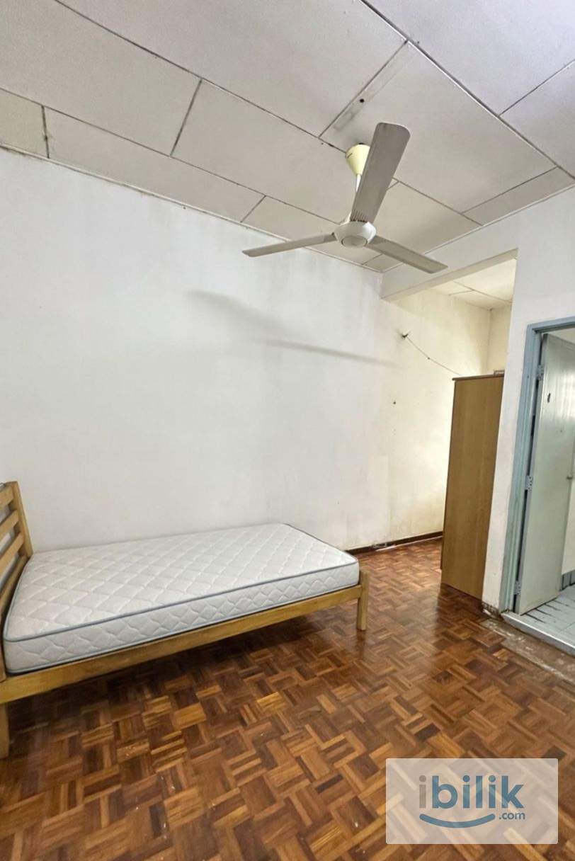 Middle room for rent RM400  - Image 1