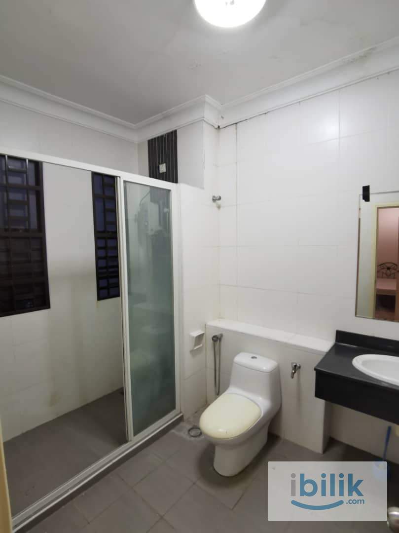 Middle Room at Putra Avenue, Putra Heights - Image 2
