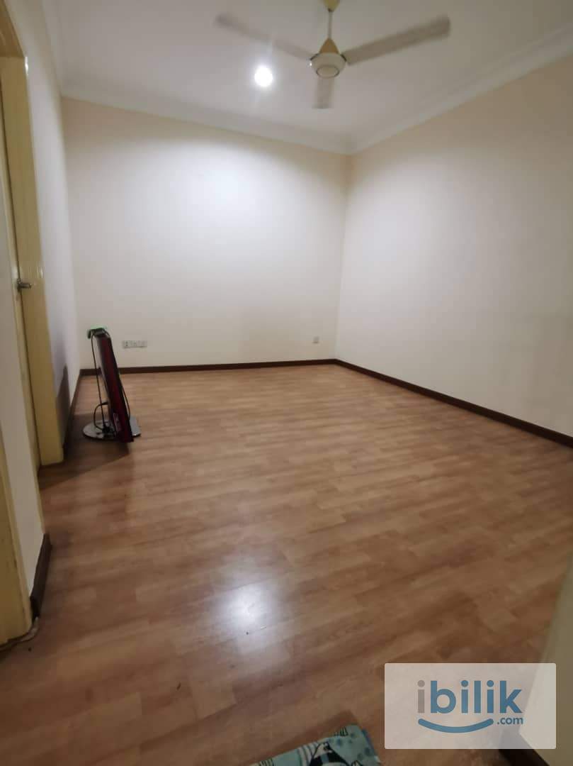 Middle Room at Putra Avenue, Putra Heights - Image 3