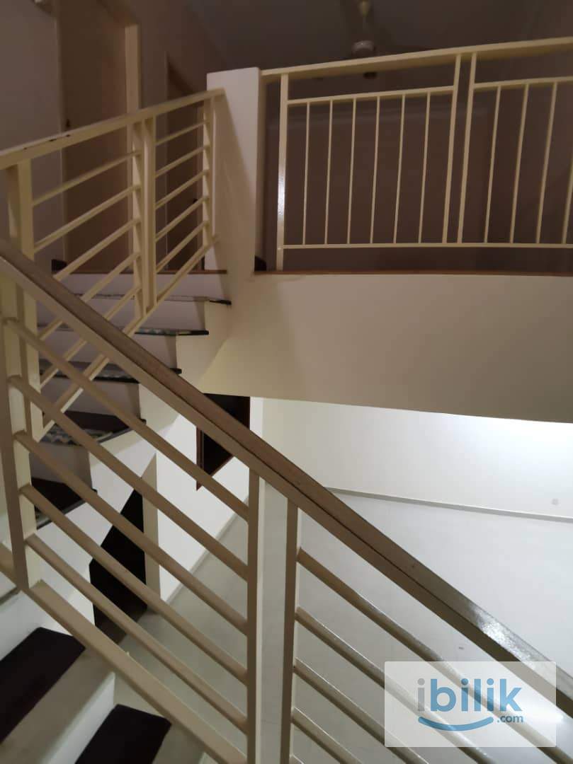 Middle Room at Putra Avenue, Putra Heights - Image 4