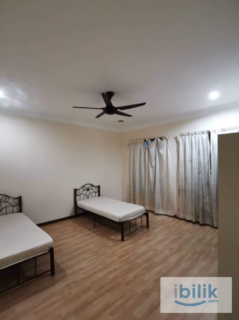 Master Room at Putra Avenue, Putra Heighst - Image 7