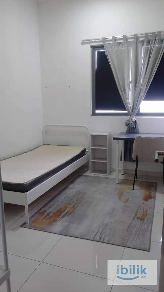 Middle room - Image 1