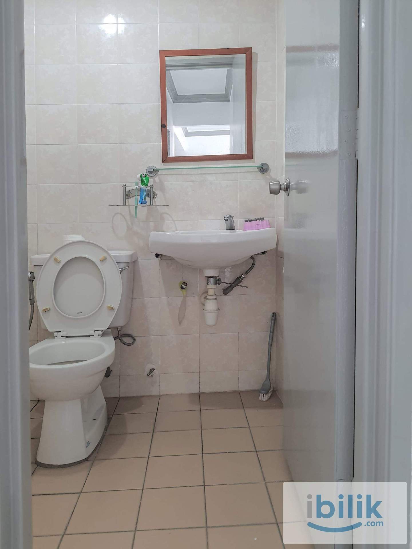 D'Aman Crimson Apartment, Petaling Jaya (small room) - Image 2