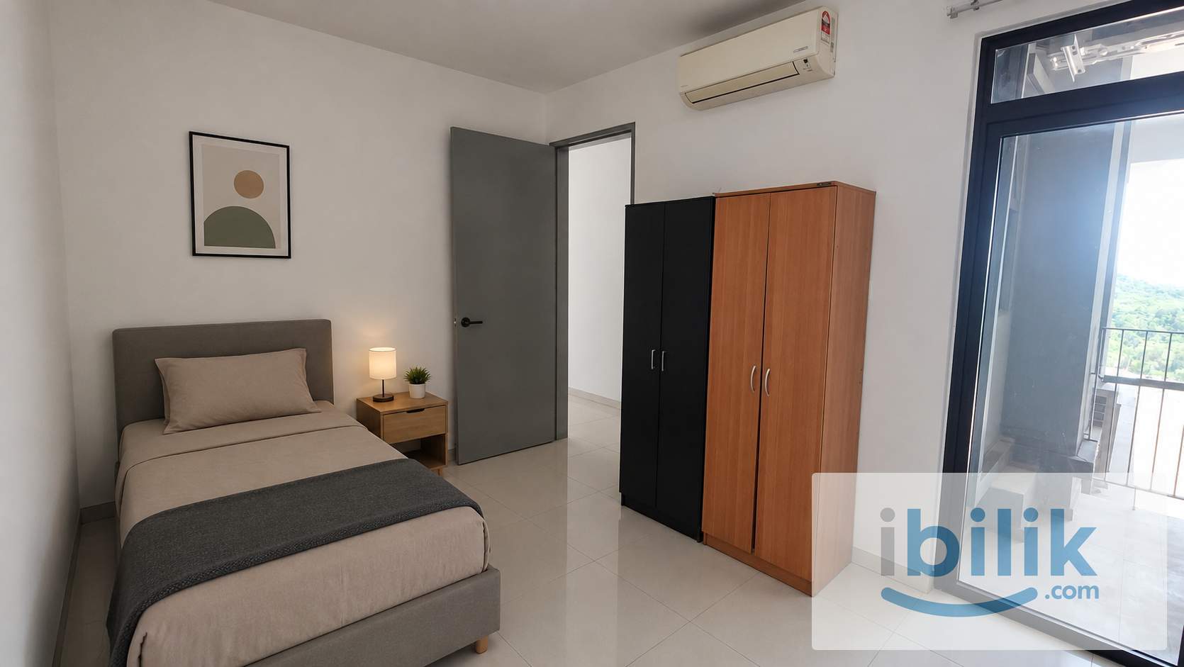 Medium Room Super Single Bed | Hotel Style & Comfortable Dining Area | with WIFI - Image 10