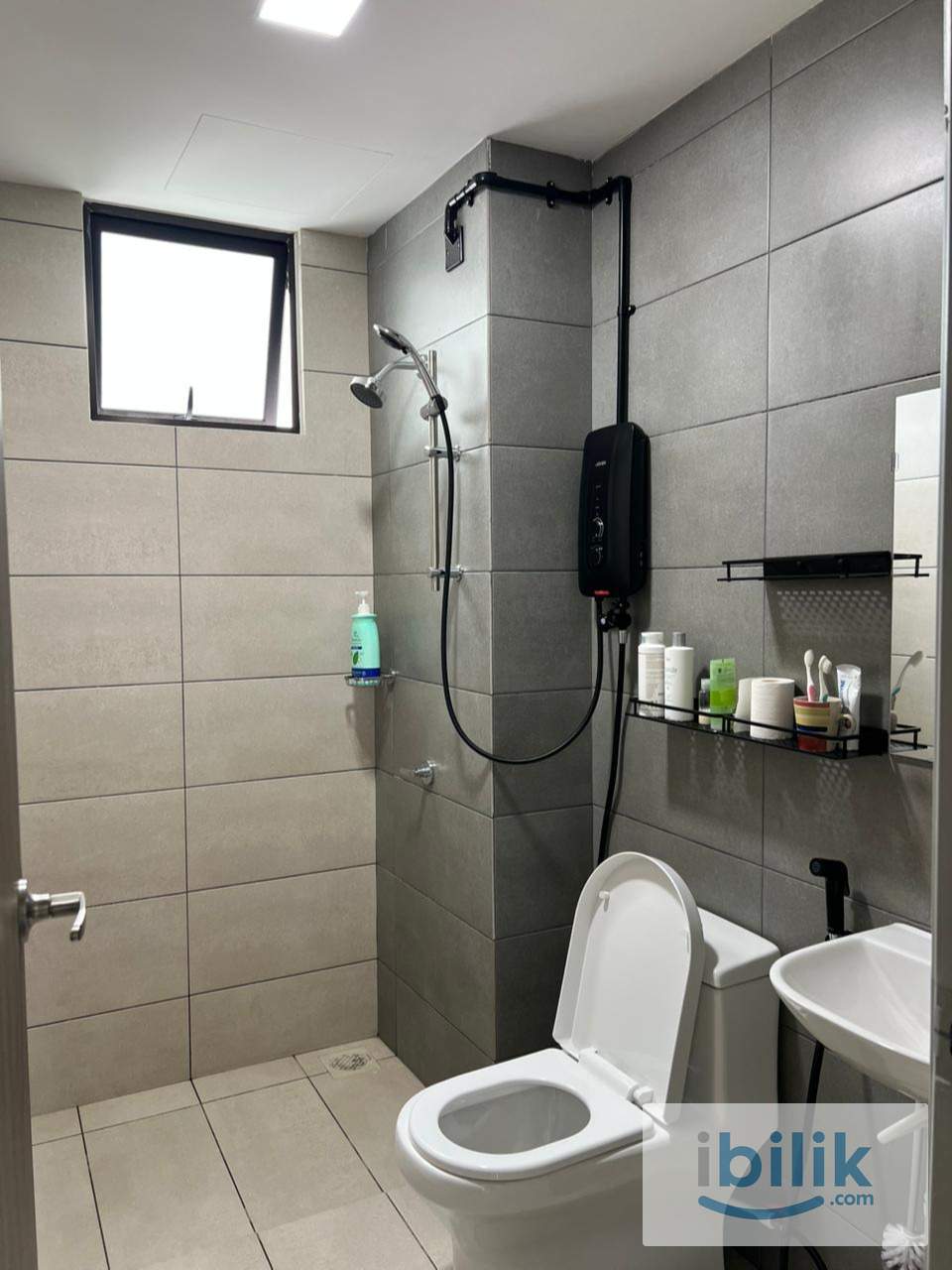 Bilik Sewa Non-Sharing Perempuan Melay Muslim Apartment near CIQ & Midvelly - Image 5